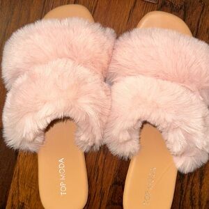 Top Moda fluffy sandals